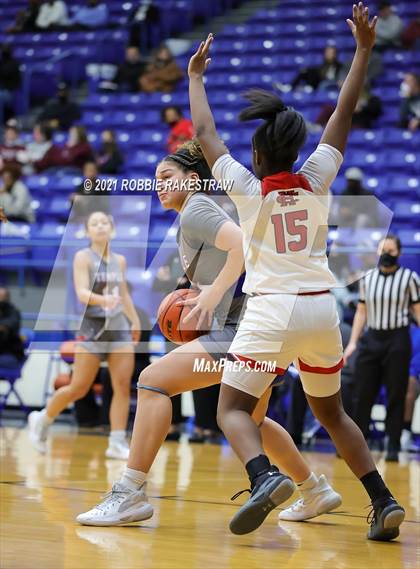 Thumbnail 1 in Temple vs. Cedar Hill (UIL 6A Bi-District) photogallery.