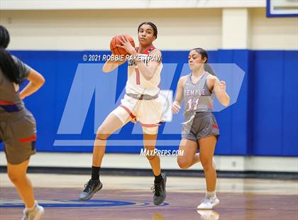 Thumbnail 1 in Temple vs. Cedar Hill (UIL 6A Bi-District) photogallery.