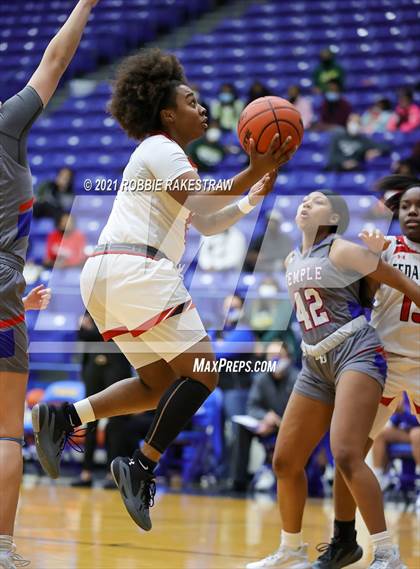 Thumbnail 2 in Temple vs. Cedar Hill (UIL 6A Bi-District) photogallery.