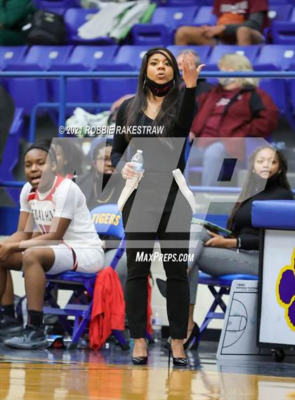 Thumbnail 1 in Temple vs. Cedar Hill (UIL 6A Bi-District) photogallery.