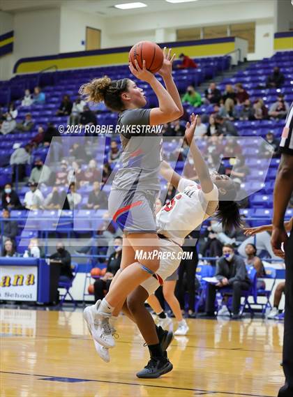 Thumbnail 2 in Temple vs. Cedar Hill (UIL 6A Bi-District) photogallery.