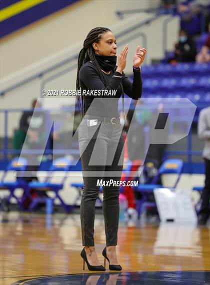 Thumbnail 1 in Temple vs. Cedar Hill (UIL 6A Bi-District) photogallery.