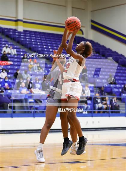 Thumbnail 2 in Temple vs. Cedar Hill (UIL 6A Bi-District) photogallery.