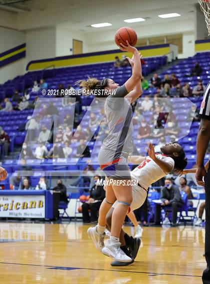 Thumbnail 3 in Temple vs. Cedar Hill (UIL 6A Bi-District) photogallery.