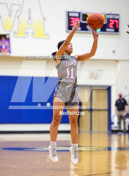 Thumbnail 1 in Temple vs. Cedar Hill (UIL 6A Bi-District) photogallery.