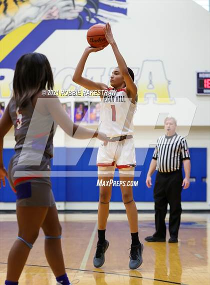 Thumbnail 3 in Temple vs. Cedar Hill (UIL 6A Bi-District) photogallery.