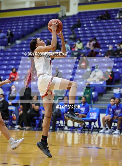 Thumbnail 3 in Temple vs. Cedar Hill (UIL 6A Bi-District) photogallery.
