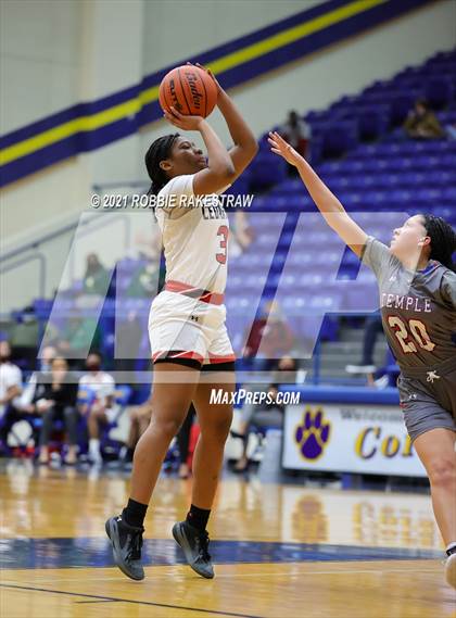 Thumbnail 1 in Temple vs. Cedar Hill (UIL 6A Bi-District) photogallery.