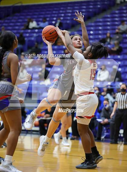 Thumbnail 1 in Temple vs. Cedar Hill (UIL 6A Bi-District) photogallery.