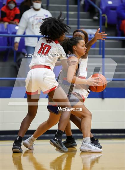 Thumbnail 3 in Temple vs. Cedar Hill (UIL 6A Bi-District) photogallery.