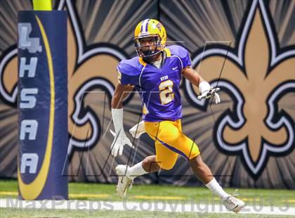 Thumbnail 1 in Byrd vs. Archbishop Rummel (LHSAA D1 Final) photogallery.