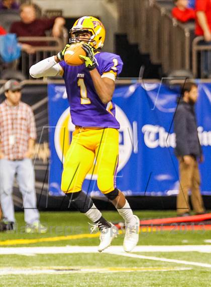 Thumbnail 2 in Byrd vs. Archbishop Rummel (LHSAA D1 Final) photogallery.