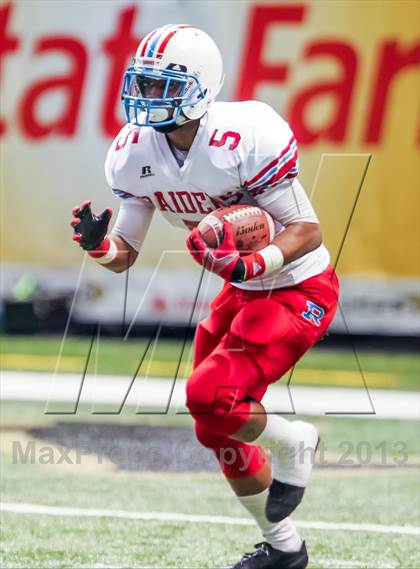 Thumbnail 1 in Byrd vs. Archbishop Rummel (LHSAA D1 Final) photogallery.