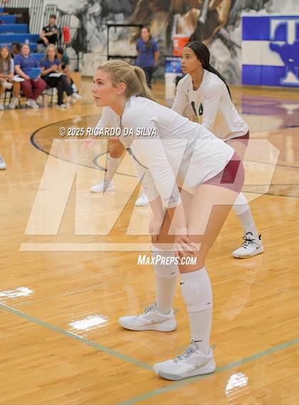 Thumbnail 2 in Tompkins vs. Dawson (KISD/CFISD Tournament) photogallery.