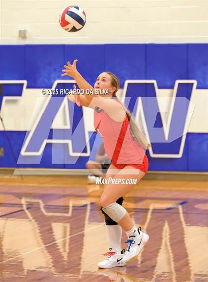 Thumbnail 2 in Tompkins vs. Dawson (KISD/CFISD Tournament) photogallery.