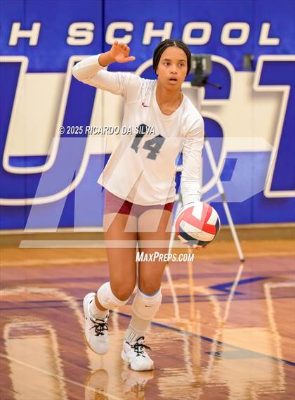 Thumbnail 2 in Tompkins vs. Dawson (KISD/CFISD Tournament) photogallery.