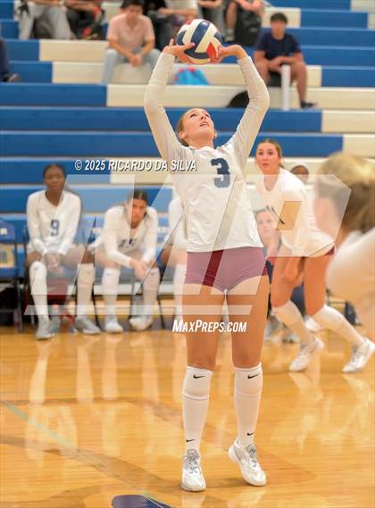 Thumbnail 3 in Tompkins vs. Dawson (KISD/CFISD Tournament) photogallery.