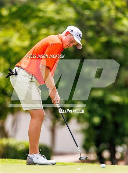 Thumbnail 1 in NCHSAA 2A Finals (Round 2) photogallery.