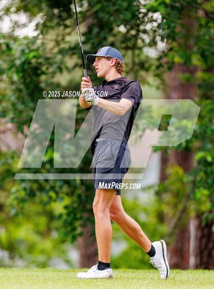 Thumbnail 1 in NCHSAA 2A Finals (Round 2) photogallery.