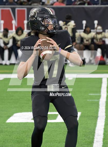 Thumbnail 3 in Jordan vs. Summer Creek (UIL 6A Division 2 Football Region 3 Regional) photogallery.