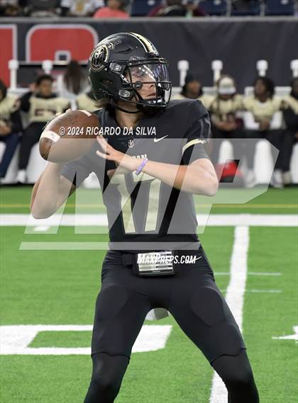 Thumbnail 1 in Jordan vs. Summer Creek (UIL 6A Division 2 Football Region 3 Regional) photogallery.
