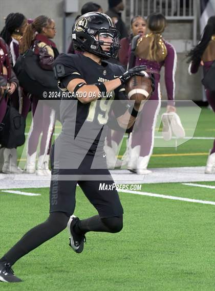 Thumbnail 3 in Jordan vs. Summer Creek (UIL 6A Division 2 Football Region 3 Regional) photogallery.