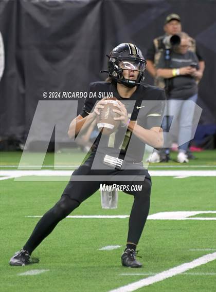 Thumbnail 1 in Jordan vs. Summer Creek (UIL 6A Division 2 Football Region 3 Regional) photogallery.