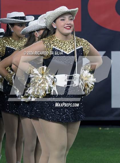 Thumbnail 2 in Jordan vs. Summer Creek (UIL 6A Division 2 Football Region 3 Regional) photogallery.