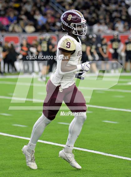 Thumbnail 3 in Jordan vs. Summer Creek (UIL 6A Division 2 Football Region 3 Regional) photogallery.