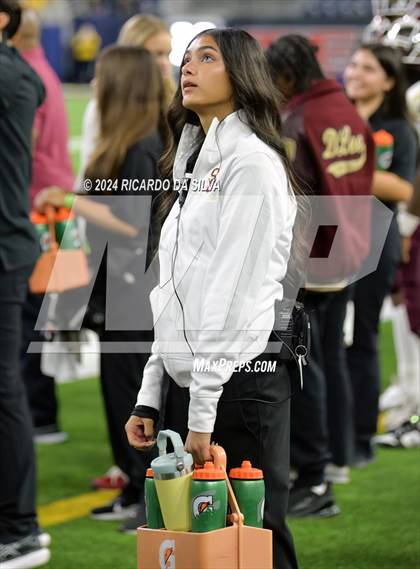 Thumbnail 2 in Jordan vs. Summer Creek (UIL 6A Division 2 Football Region 3 Regional) photogallery.