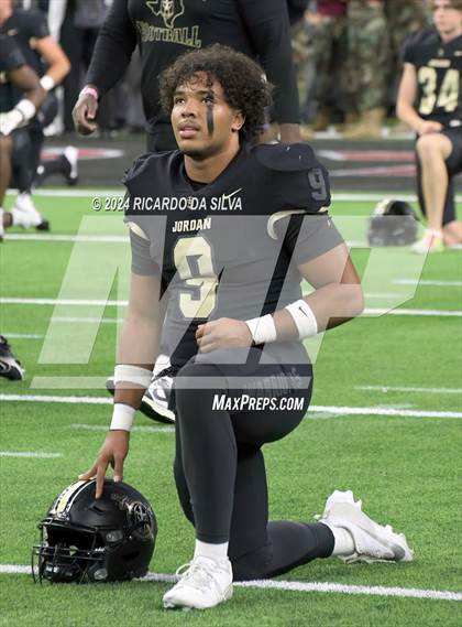 Thumbnail 3 in Jordan vs. Summer Creek (UIL 6A Division 2 Football Region 3 Regional) photogallery.