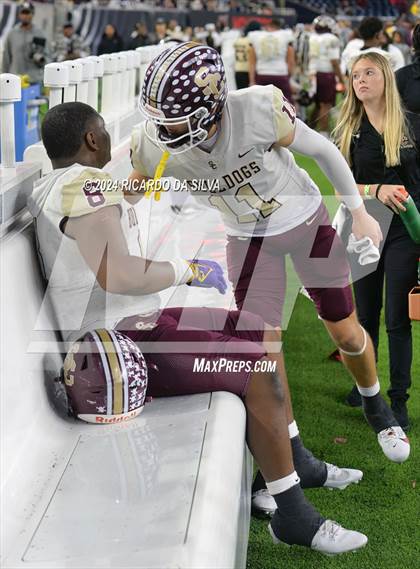 Thumbnail 1 in Jordan vs. Summer Creek (UIL 6A Division 2 Football Region 3 Regional) photogallery.