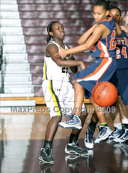 Thumbnail 3 in Forney vs McKinney North (Sherman Holiday Tournament) photogallery.
