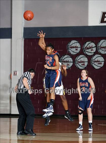 Thumbnail 3 in Forney vs McKinney North (Sherman Holiday Tournament) photogallery.