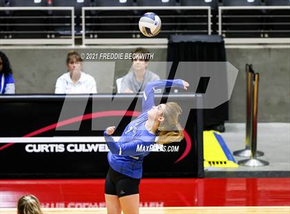 Thumbnail 3 in Fayetteville vs. Sulphur Bluff (UIL Volleyball 1A Semi-Finals) photogallery.