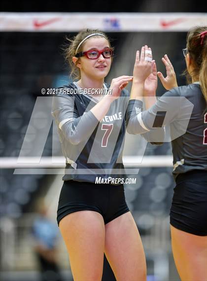 Thumbnail 2 in Fayetteville vs. Sulphur Bluff (UIL Volleyball 1A Semi-Finals) photogallery.