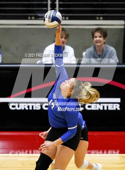 Thumbnail 3 in Fayetteville vs. Sulphur Bluff (UIL Volleyball 1A Semi-Finals) photogallery.