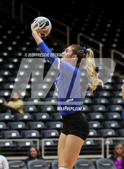 Thumbnail 1 in Fayetteville vs. Sulphur Bluff (UIL Volleyball 1A Semi-Finals) photogallery.