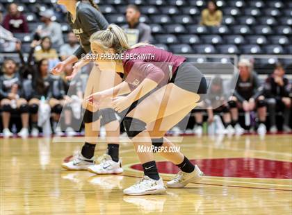 Thumbnail 2 in Fayetteville vs. Sulphur Bluff (UIL Volleyball 1A Semi-Finals) photogallery.