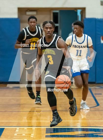 Thumbnail 2 in Indianapolis Crispus Attucks @ Indianapolis Bishop Chatard photogallery.