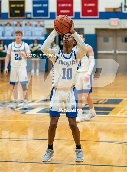 Thumbnail 2 in Indianapolis Crispus Attucks @ Indianapolis Bishop Chatard photogallery.