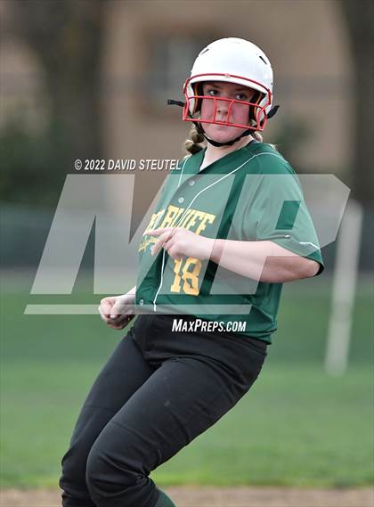 Thumbnail 3 in Nevada Union vs. Red Bluff (Pleasant Valley Tournament) photogallery.