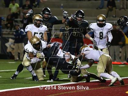 Thumbnail 2 in Bishop's vs. Mater Dei Catholic (CIF SDS D4 Final) photogallery.