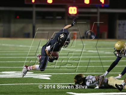 Thumbnail 3 in Bishop's vs. Mater Dei Catholic (CIF SDS D4 Final) photogallery.