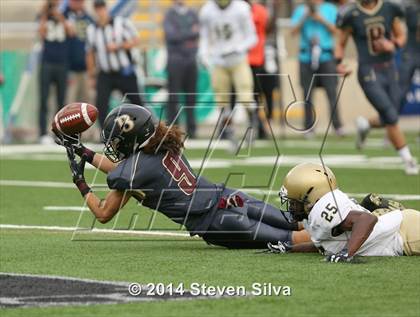 Thumbnail 2 in Bishop's vs. Mater Dei Catholic (CIF SDS D4 Final) photogallery.