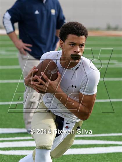 Thumbnail 2 in Bishop's vs. Mater Dei Catholic (CIF SDS D4 Final) photogallery.