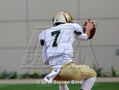 Thumbnail 3 in Bishop's vs. Mater Dei Catholic (CIF SDS D4 Final) photogallery.