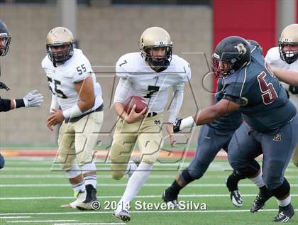 Thumbnail 2 in Bishop's vs. Mater Dei Catholic (CIF SDS D4 Final) photogallery.