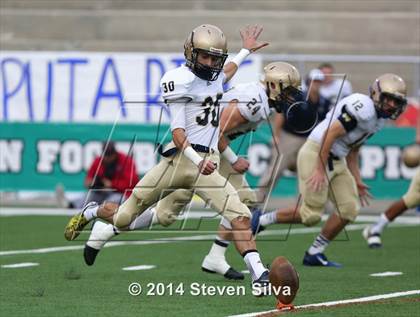 Thumbnail 2 in Bishop's vs. Mater Dei Catholic (CIF SDS D4 Final) photogallery.