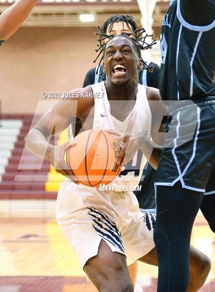Thumbnail 1 in Clovis East vs De La Salle North Catholic (Tarkanian Classic) photogallery.